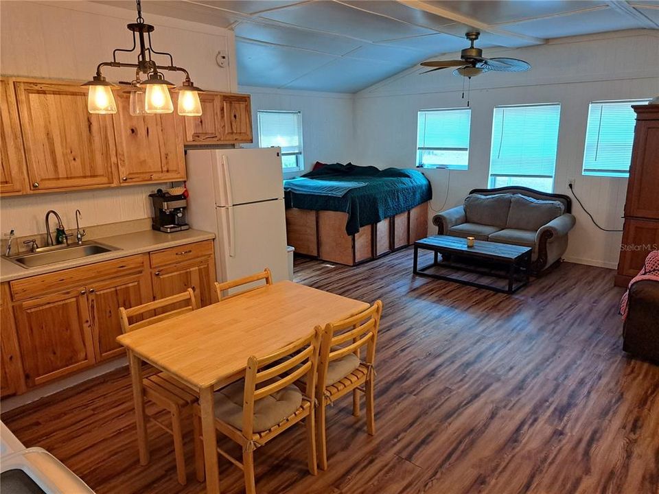 For Sale: $295,000 (1 beds, 1 baths, 480 Square Feet)
