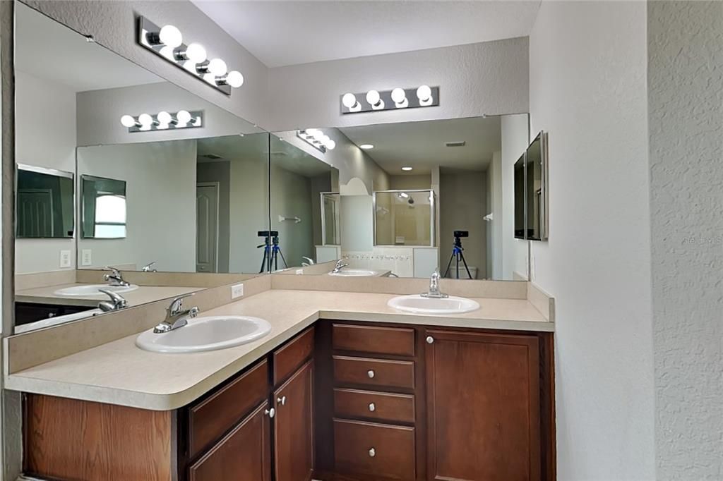 For Rent: $1,949 (3 beds, 2 baths, 1630 Square Feet)