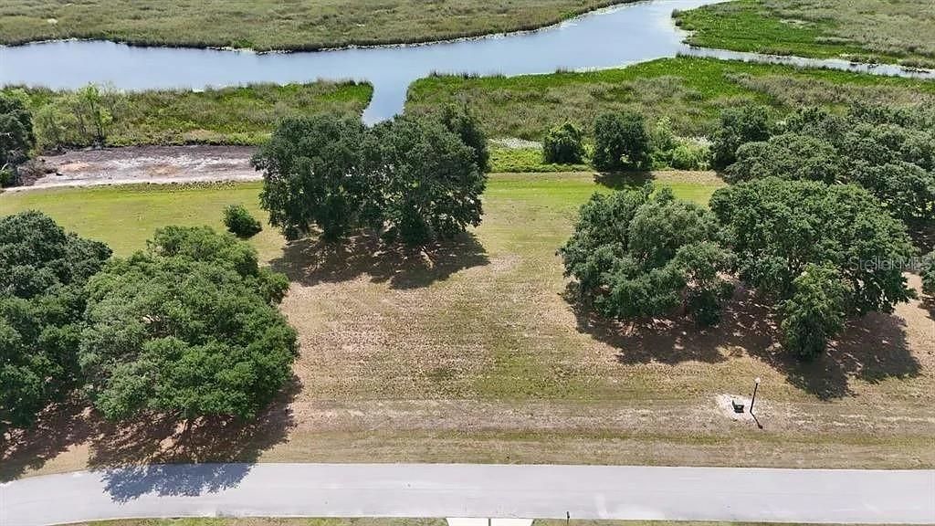 待售: $219,000 (0.82 acres)