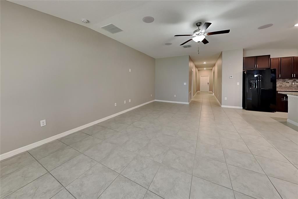 For Rent: $2,109 (4 beds, 2 baths, 1936 Square Feet)