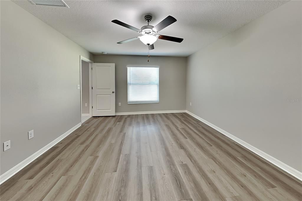For Rent: $2,109 (4 beds, 2 baths, 1936 Square Feet)