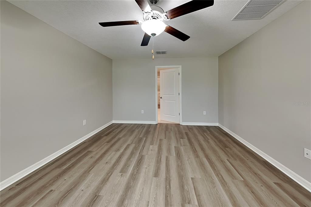 For Rent: $2,109 (4 beds, 2 baths, 1936 Square Feet)