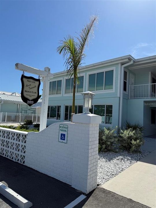 Vendido Recientemente: $1,300,000 (3 camas, 2 baños, 1098 Pies cuadrados)