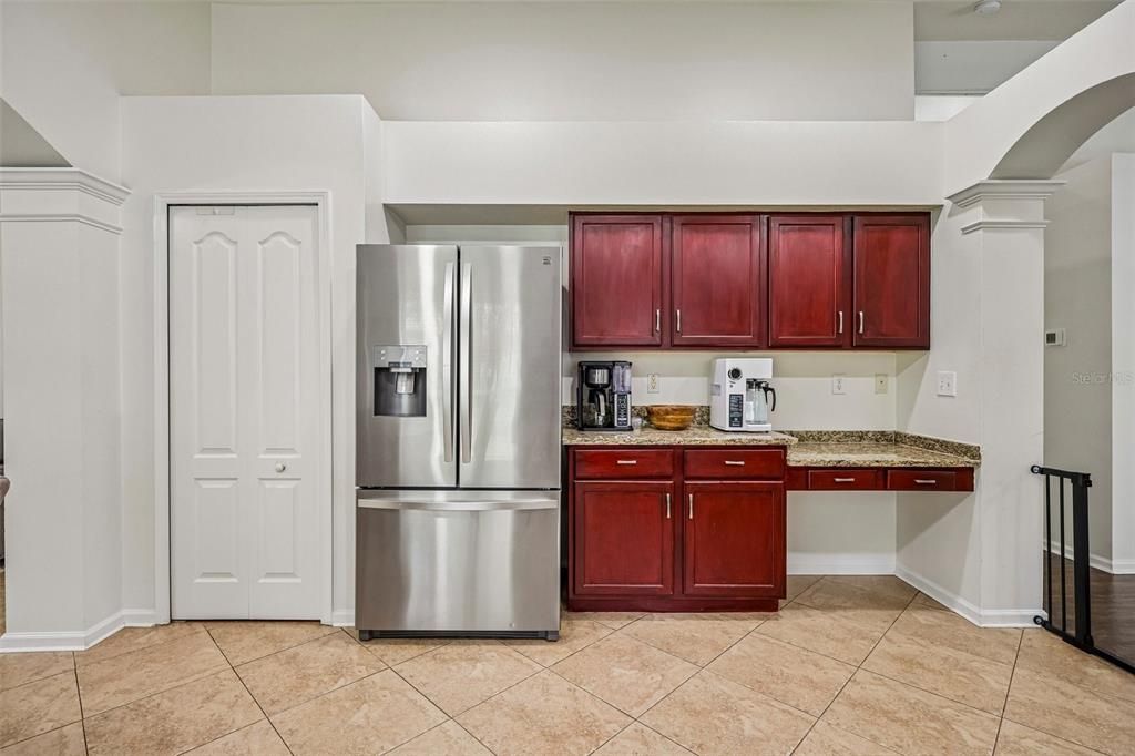 For Sale: $399,999 (4 beds, 2 baths, 1956 Square Feet)