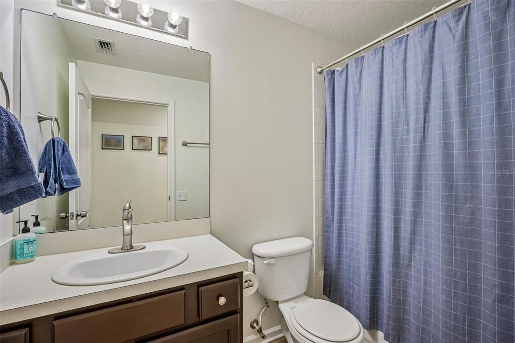 For Sale: $399,999 (4 beds, 2 baths, 1956 Square Feet)