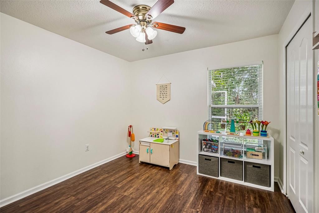For Sale: $399,999 (4 beds, 2 baths, 1956 Square Feet)