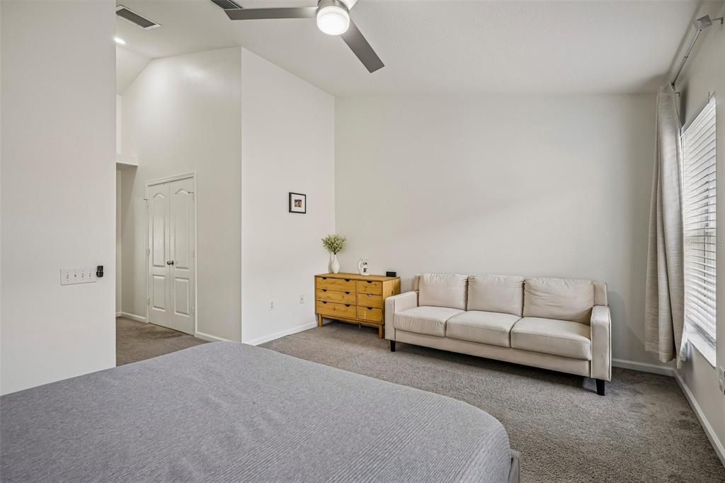 For Sale: $399,999 (4 beds, 2 baths, 1956 Square Feet)