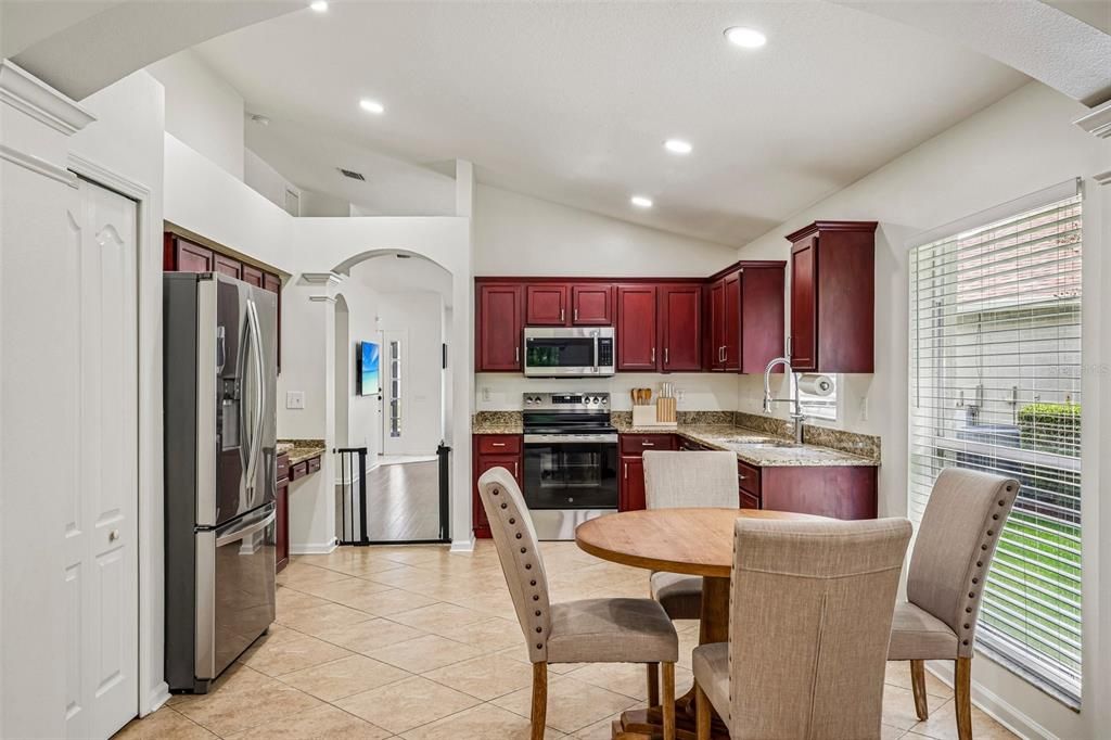For Sale: $399,999 (4 beds, 2 baths, 1956 Square Feet)