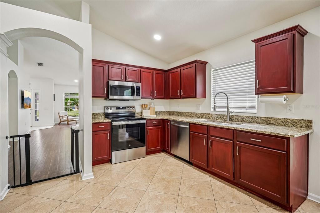 For Sale: $399,999 (4 beds, 2 baths, 1956 Square Feet)