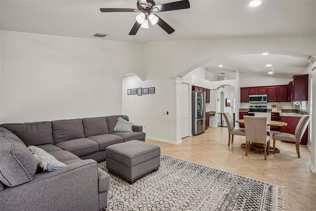 For Sale: $399,999 (4 beds, 2 baths, 1956 Square Feet)
