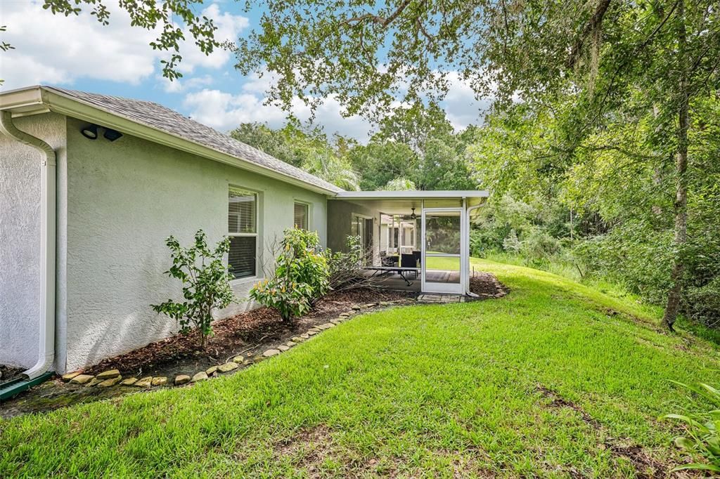 For Sale: $399,999 (4 beds, 2 baths, 1956 Square Feet)