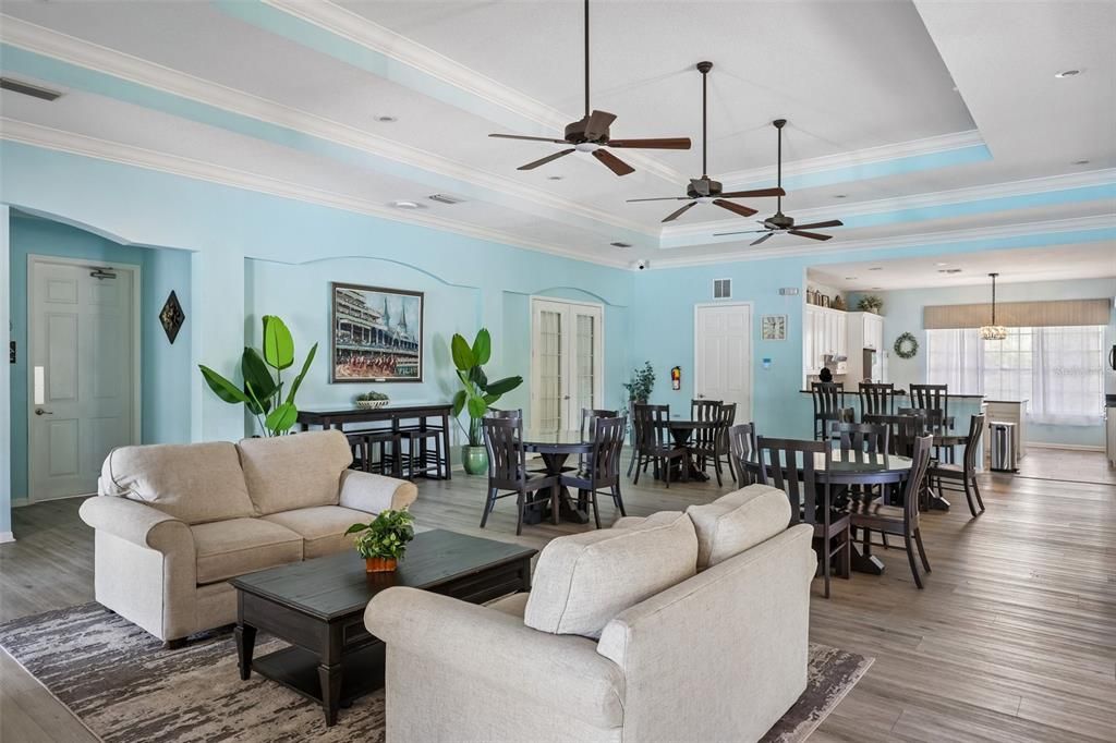 For Sale: $399,999 (4 beds, 2 baths, 1956 Square Feet)