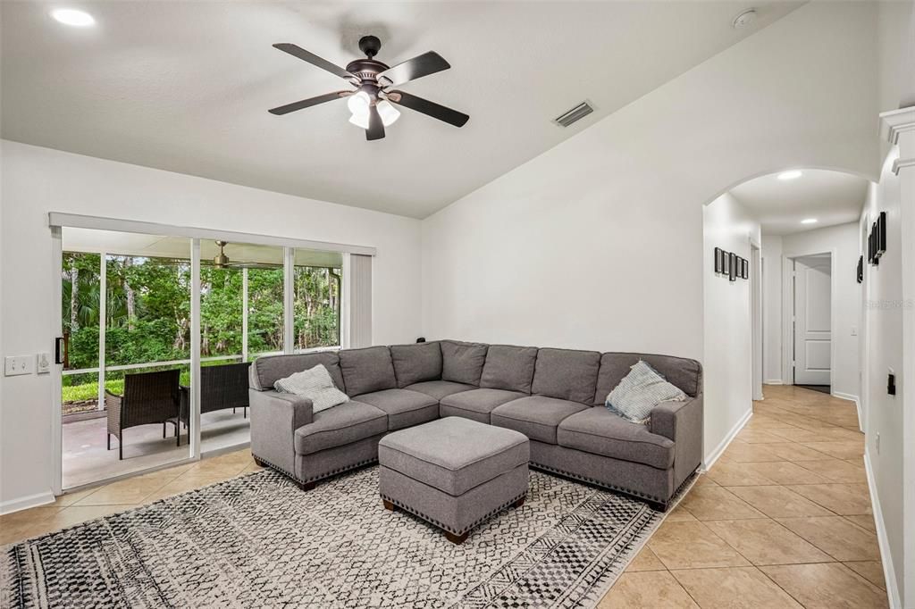 For Sale: $399,999 (4 beds, 2 baths, 1956 Square Feet)