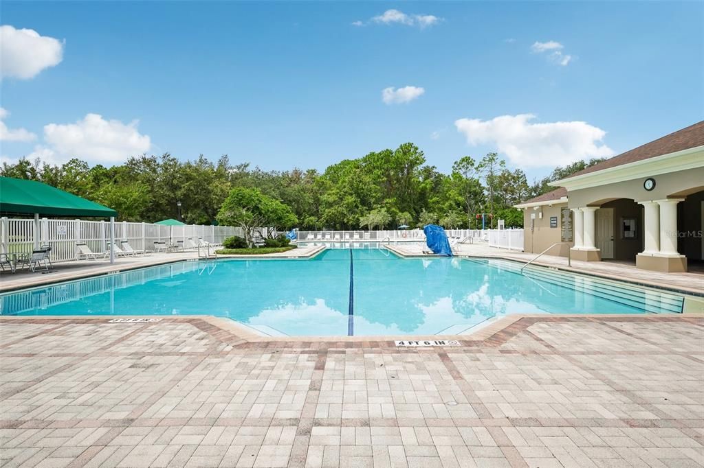 For Sale: $399,999 (4 beds, 2 baths, 1956 Square Feet)