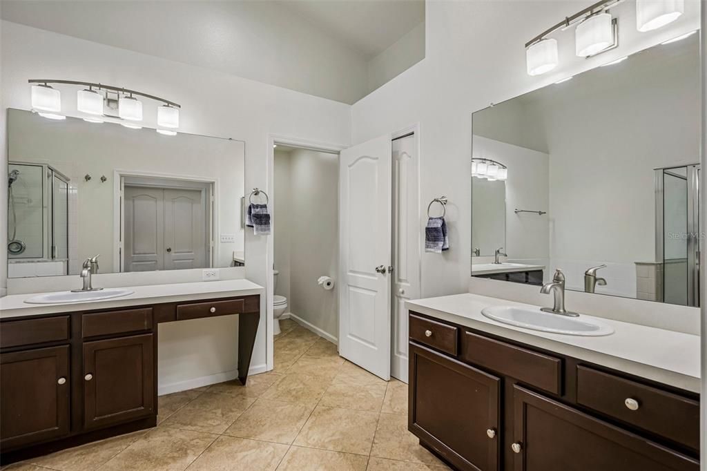 For Sale: $399,999 (4 beds, 2 baths, 1956 Square Feet)
