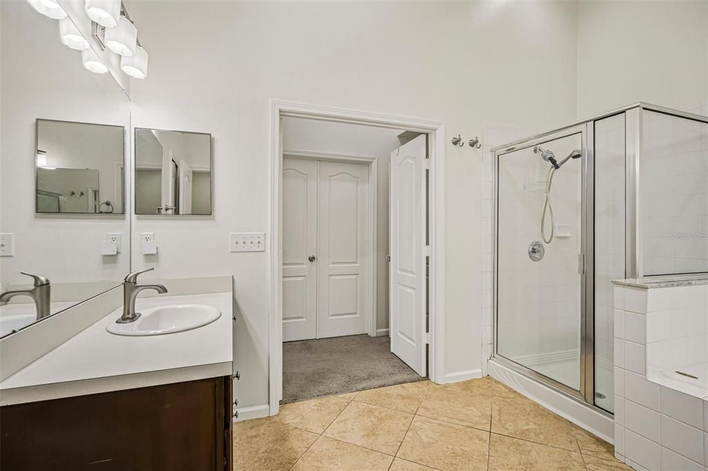 For Sale: $399,999 (4 beds, 2 baths, 1956 Square Feet)