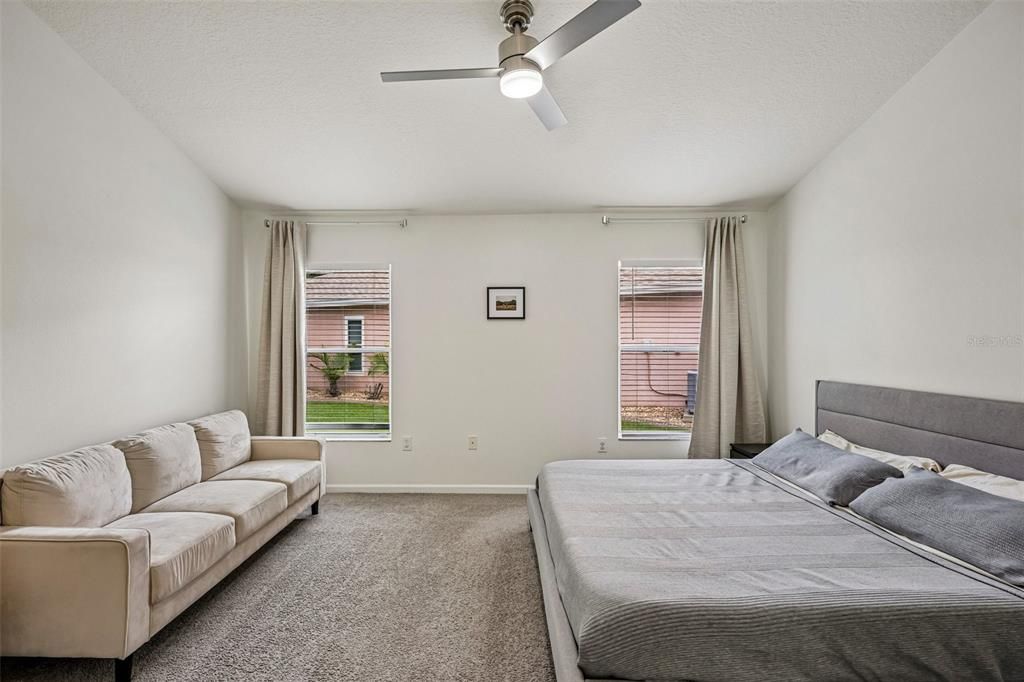 For Sale: $399,999 (4 beds, 2 baths, 1956 Square Feet)