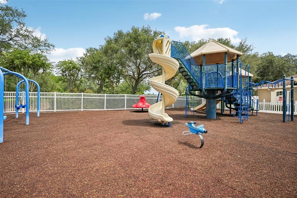 For Sale: $399,999 (4 beds, 2 baths, 1956 Square Feet)