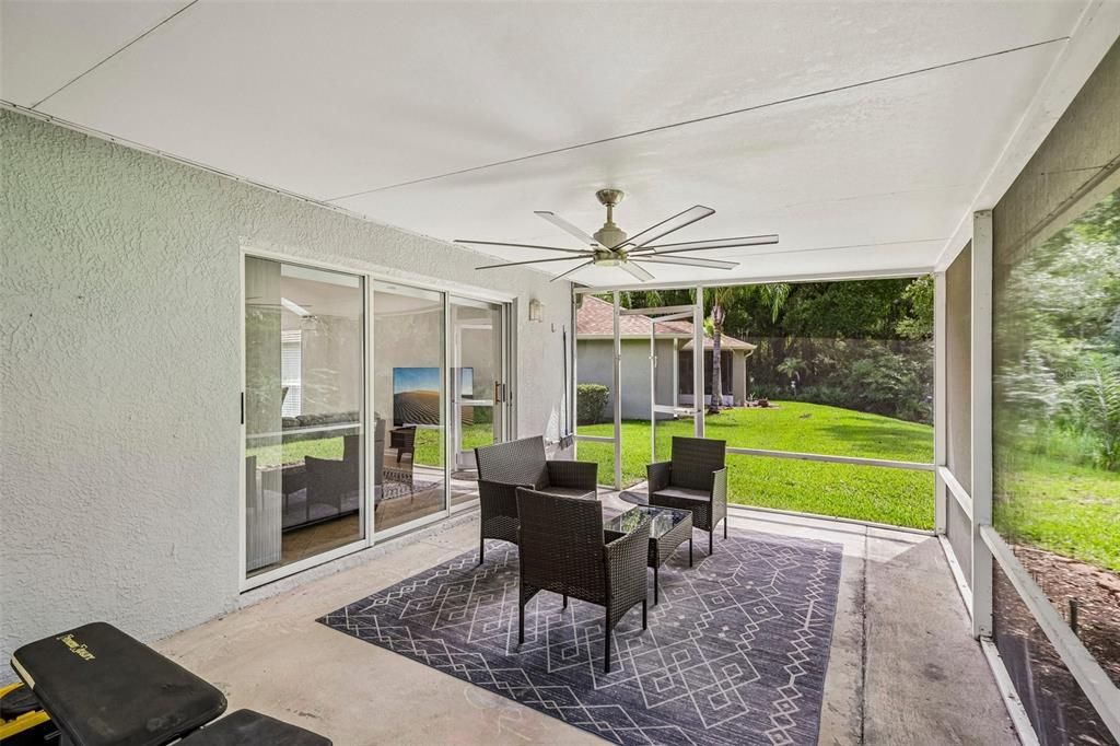 For Sale: $399,999 (4 beds, 2 baths, 1956 Square Feet)