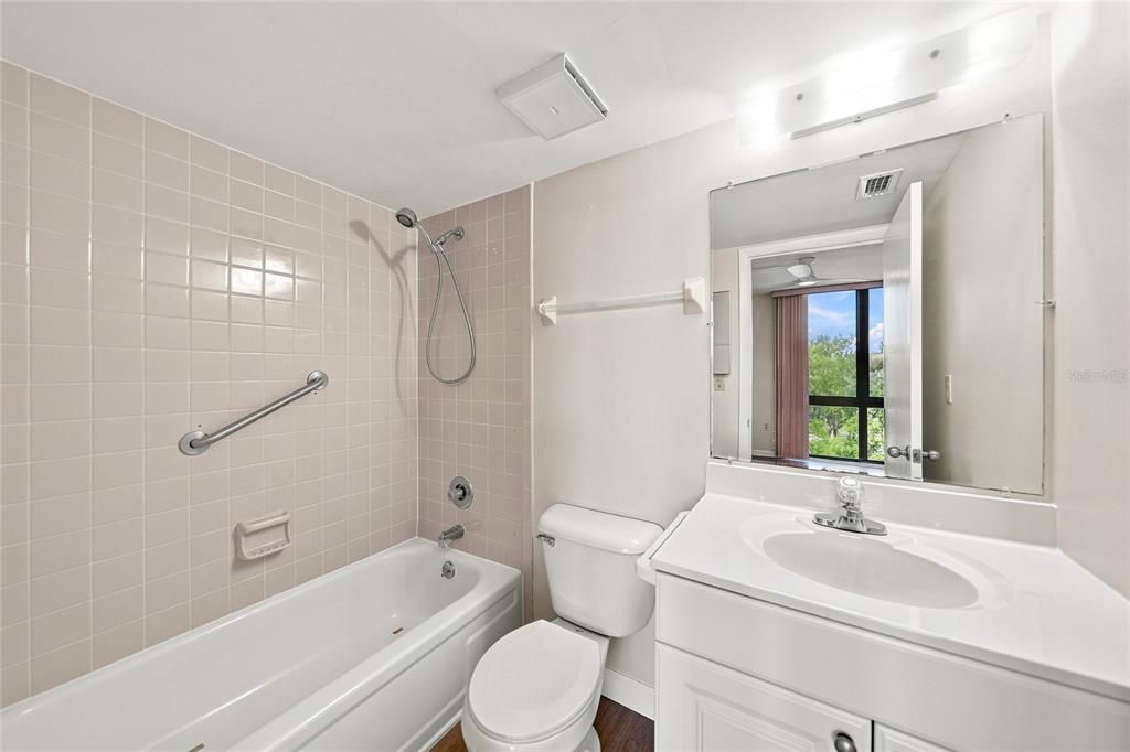 На продажу: $135,000 (2 спален, 2 ванн, 783 Квадратных фут)