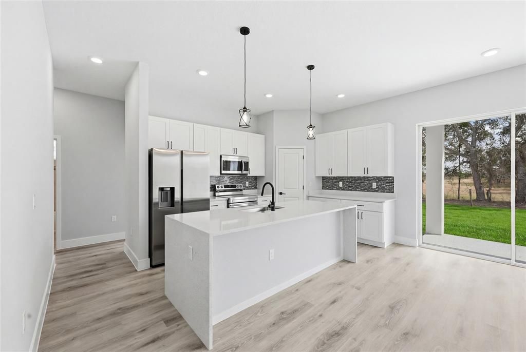 На продажу: $349,900 (4 спален, 3 ванн, 1802 Квадратных фут)