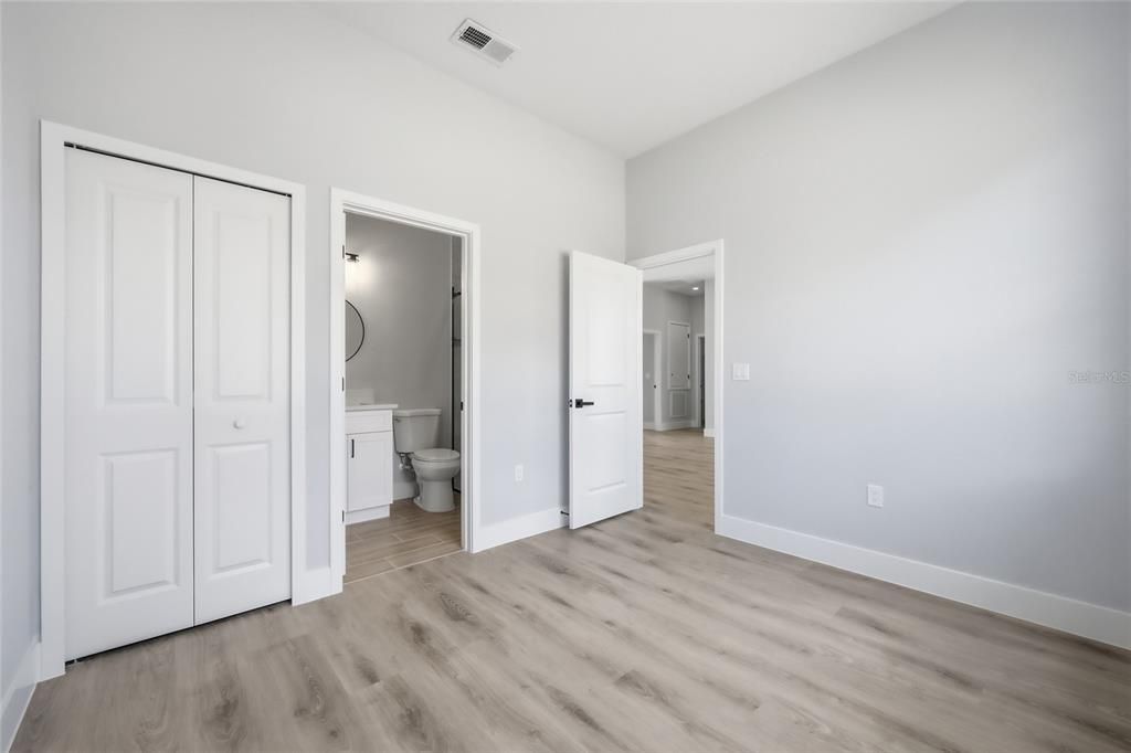 На продажу: $349,900 (4 спален, 3 ванн, 1802 Квадратных фут)