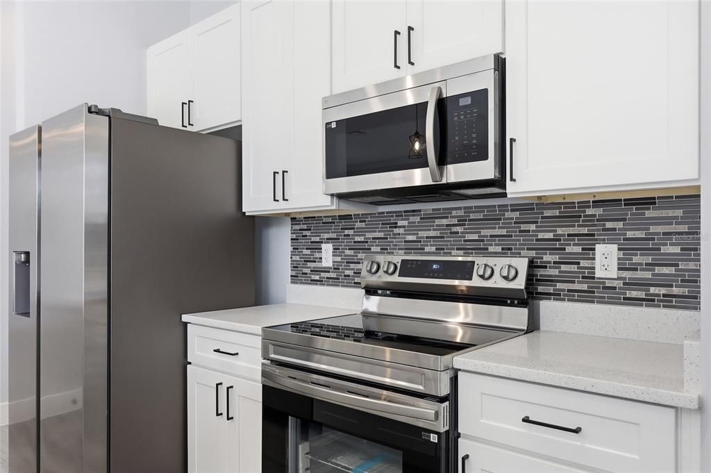 На продажу: $349,900 (4 спален, 3 ванн, 1802 Квадратных фут)