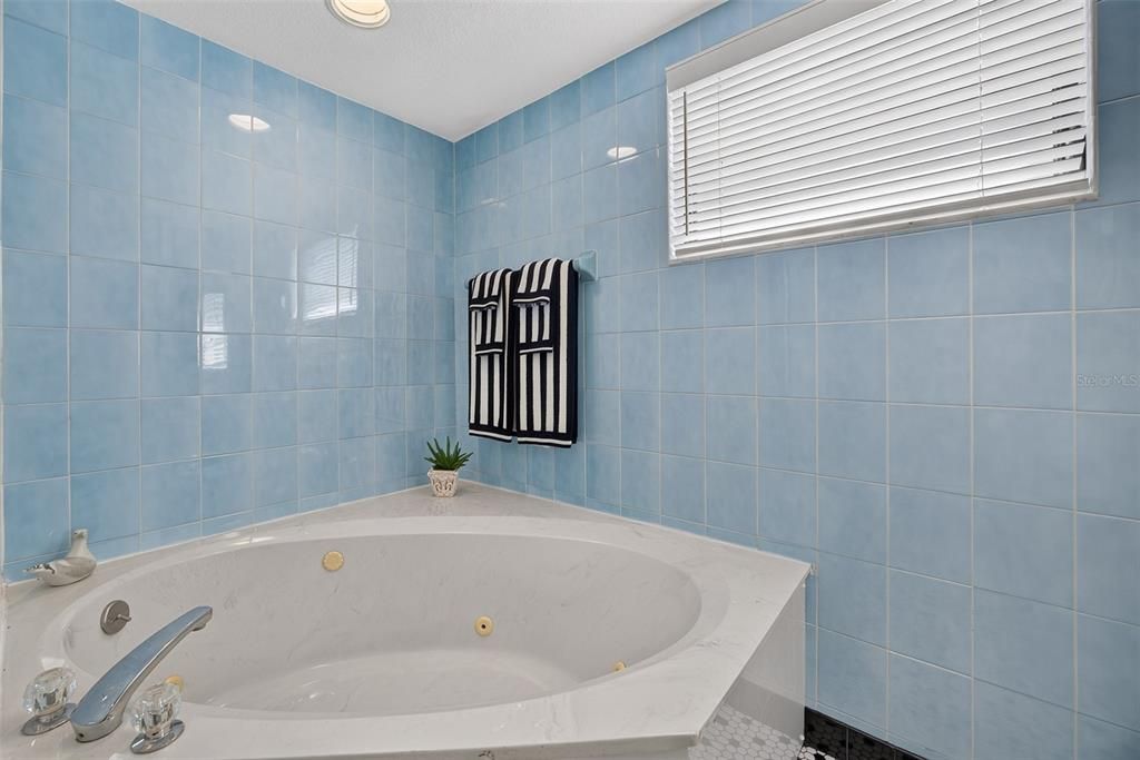 Active With Contract: $599,900 (3 beds, 2 baths, 2570 Square Feet)