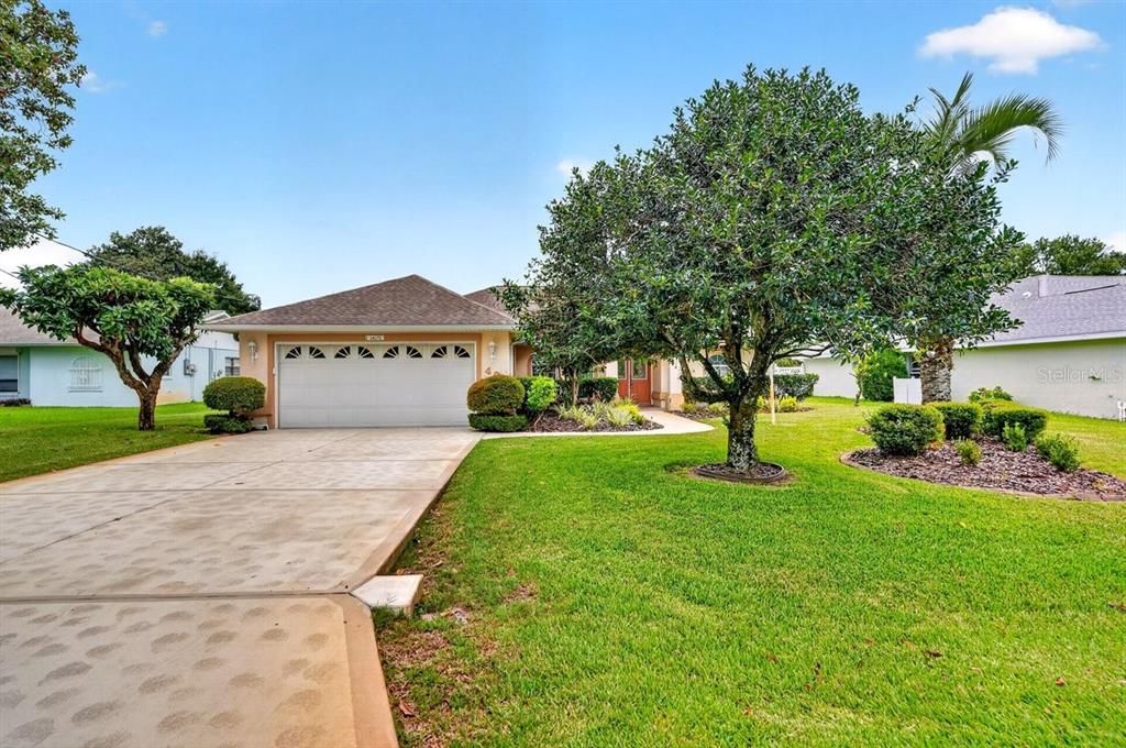 For Sale: $399,000 (3 beds, 3 baths, 1962 Square Feet)