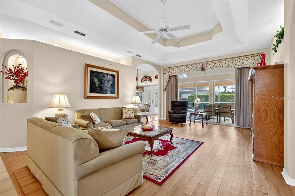 For Sale: $399,000 (3 beds, 3 baths, 1962 Square Feet)