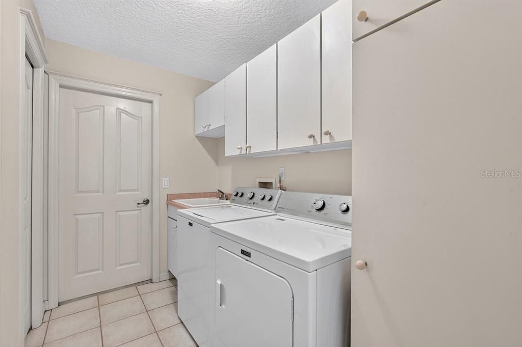 For Sale: $399,000 (3 beds, 3 baths, 1962 Square Feet)