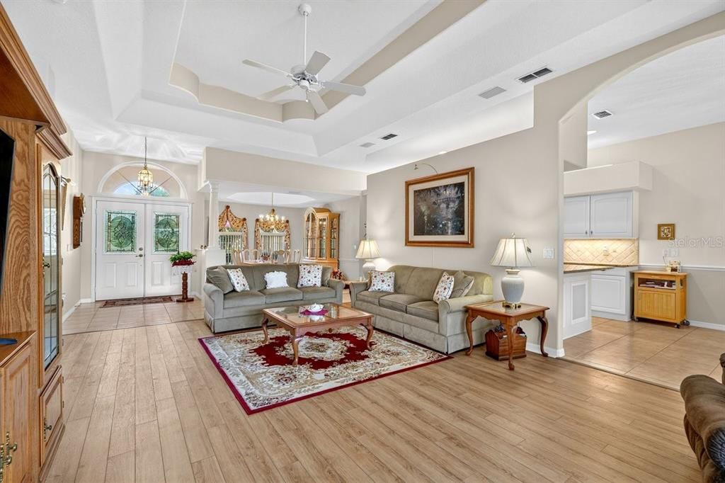 For Sale: $399,000 (3 beds, 3 baths, 1962 Square Feet)