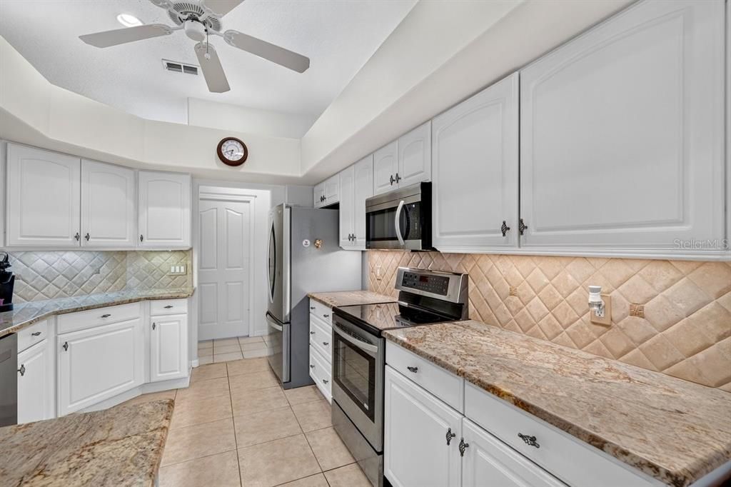 For Sale: $399,000 (3 beds, 3 baths, 1962 Square Feet)