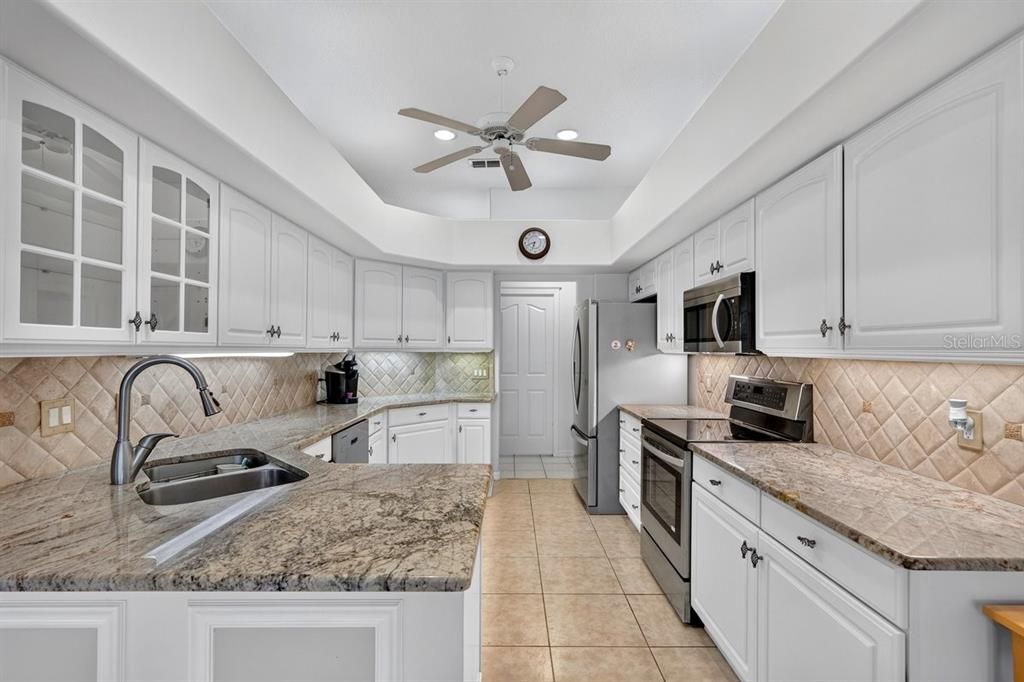For Sale: $399,000 (3 beds, 3 baths, 1962 Square Feet)
