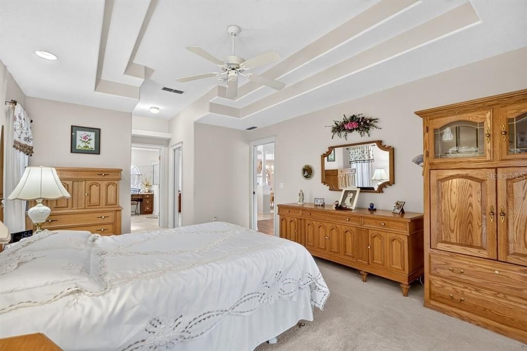For Sale: $399,000 (3 beds, 3 baths, 1962 Square Feet)