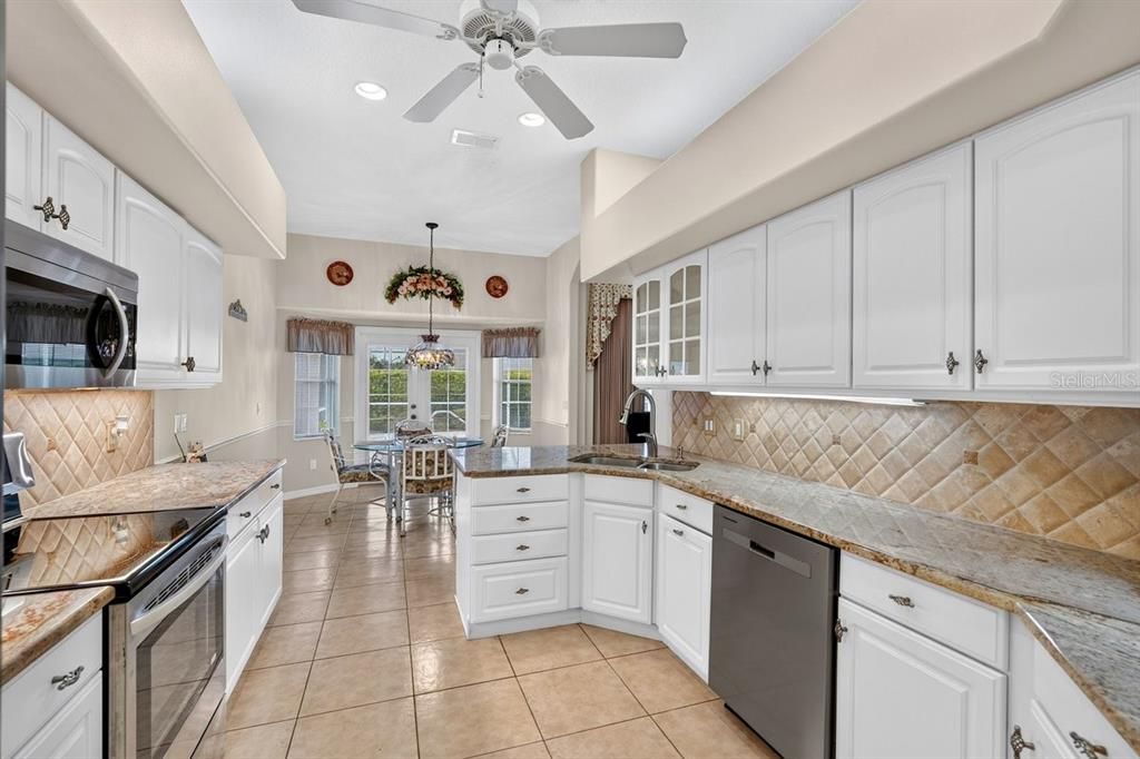 For Sale: $399,000 (3 beds, 3 baths, 1962 Square Feet)