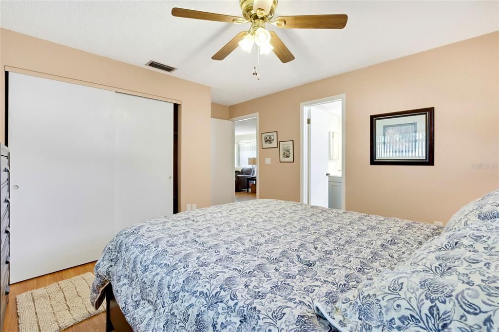 For Sale: $275,000 (2 beds, 2 baths, 1400 Square Feet)