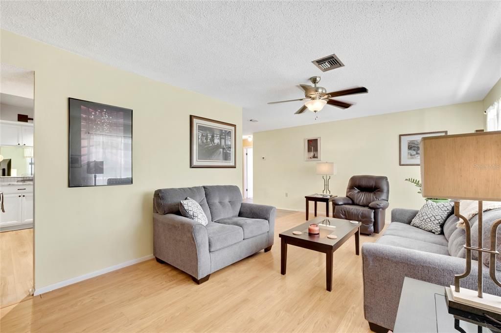 For Sale: $275,000 (2 beds, 2 baths, 1400 Square Feet)