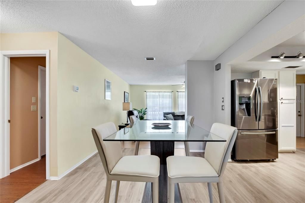 For Sale: $275,000 (2 beds, 2 baths, 1400 Square Feet)
