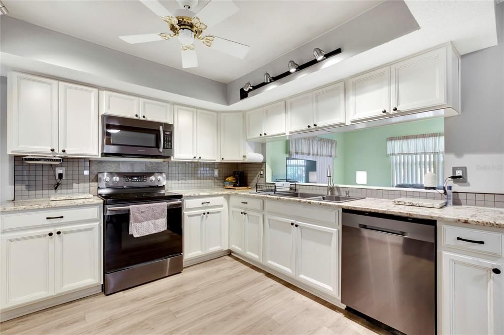 For Sale: $275,000 (2 beds, 2 baths, 1400 Square Feet)