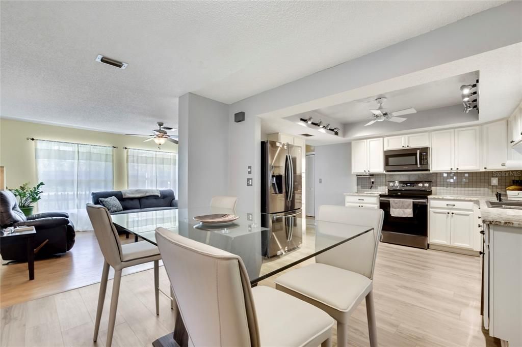 For Sale: $275,000 (2 beds, 2 baths, 1400 Square Feet)