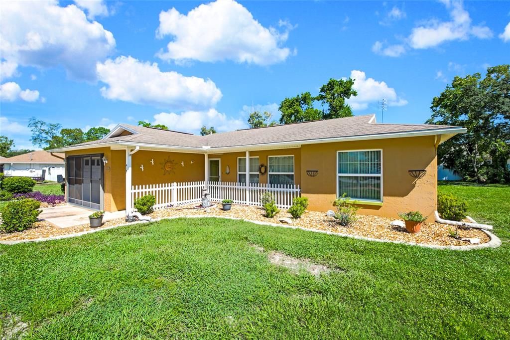 For Sale: $275,000 (2 beds, 2 baths, 1400 Square Feet)