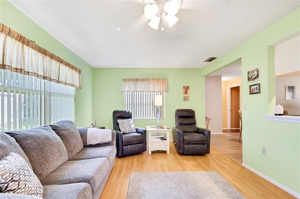 For Sale: $275,000 (2 beds, 2 baths, 1400 Square Feet)