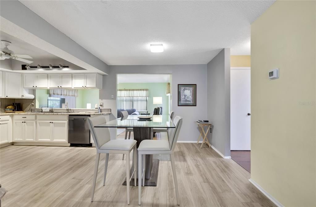 For Sale: $275,000 (2 beds, 2 baths, 1400 Square Feet)