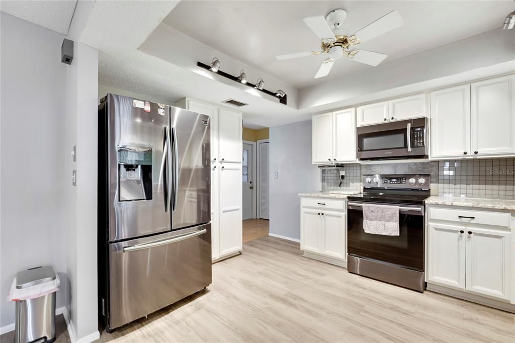 For Sale: $275,000 (2 beds, 2 baths, 1400 Square Feet)