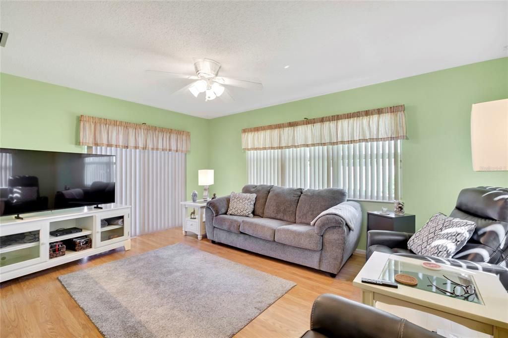 For Sale: $275,000 (2 beds, 2 baths, 1400 Square Feet)