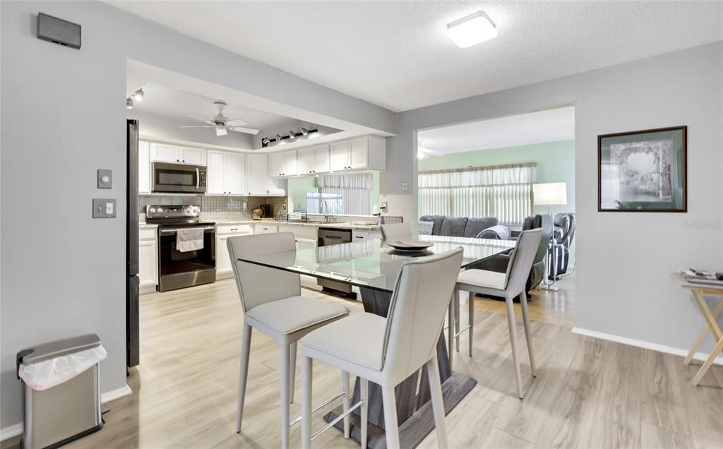 For Sale: $275,000 (2 beds, 2 baths, 1400 Square Feet)