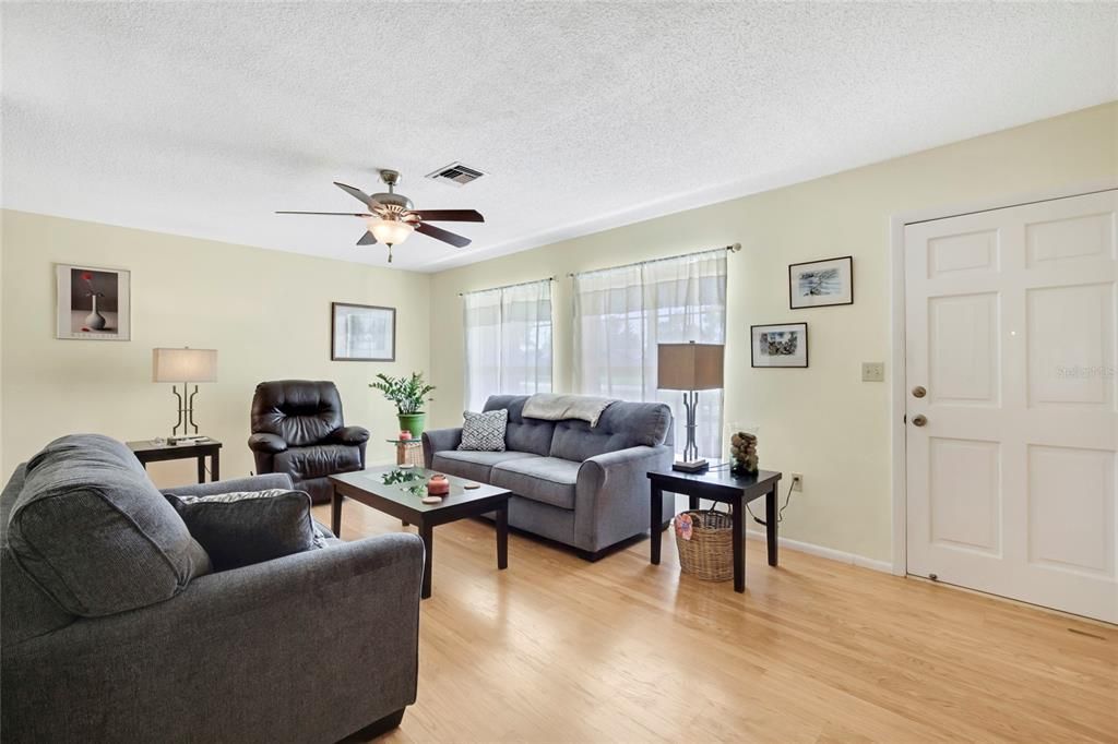 For Sale: $275,000 (2 beds, 2 baths, 1400 Square Feet)