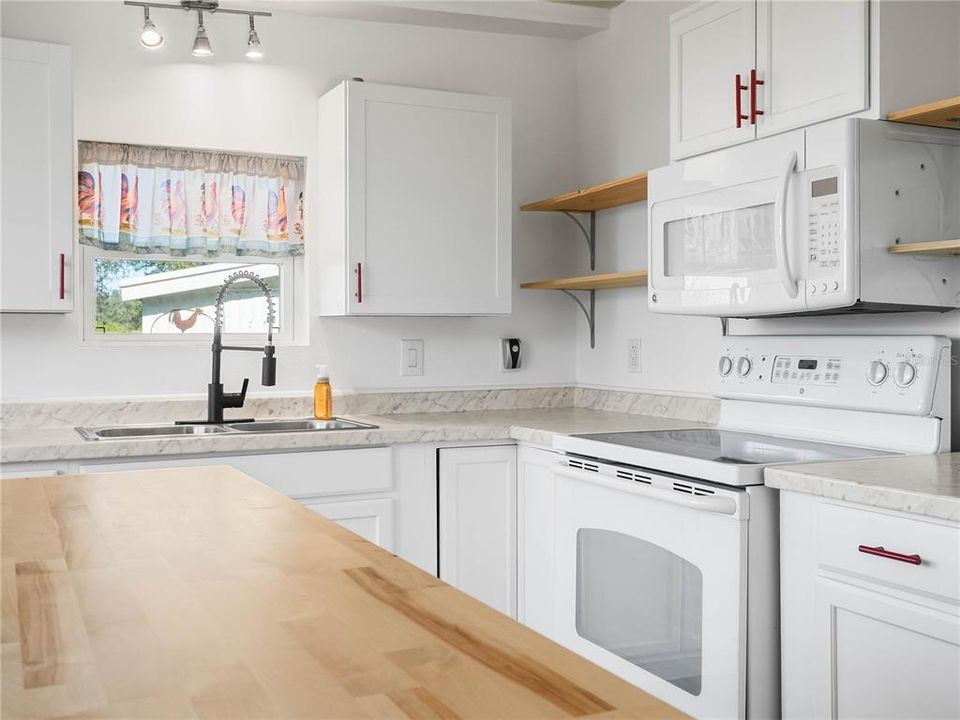 На продажу: $69,000 (2 спален, 1 ванн, 642 Квадратных фут)
