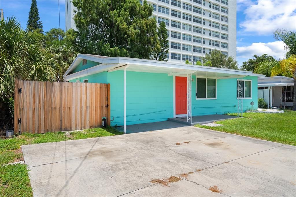 For Rent: $3,200 (3 beds, 2 baths, 901 Square Feet)